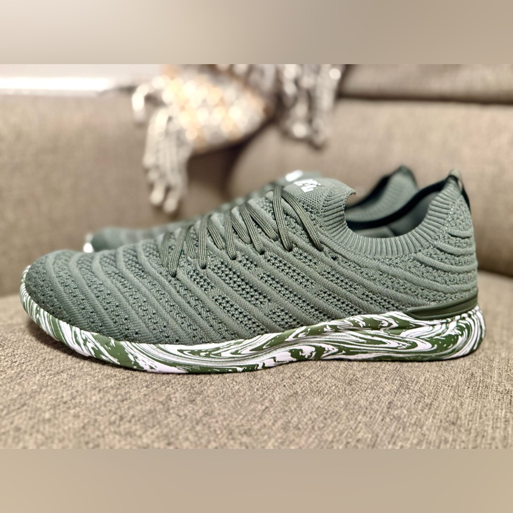 NWT APL Techloom wave fatigue white marble 12 men’s